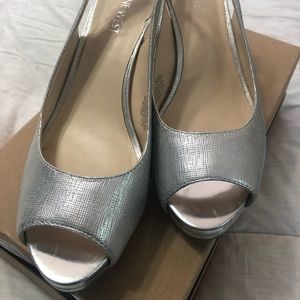 Nine West Silver Peep toe Pumps
